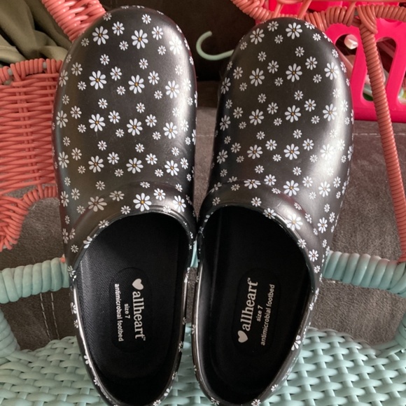 Allheart Soft  Clogs - Picture 2 of 2